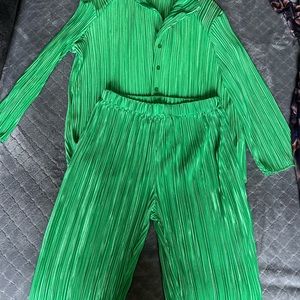Set - L - Green - idk the brand - new never used before but no tags